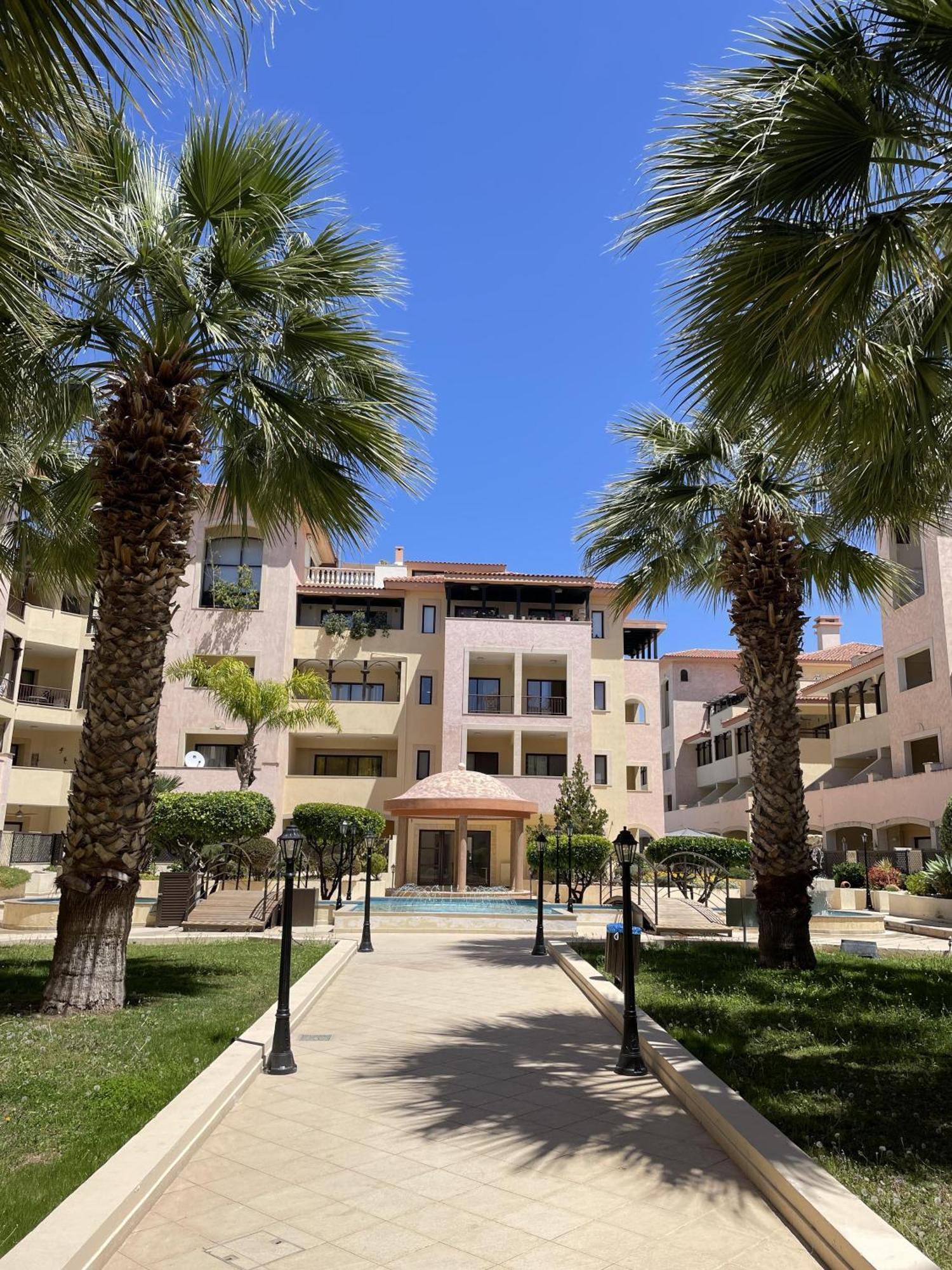 Apartment Townhouse With Pool 5 Minute Walk To